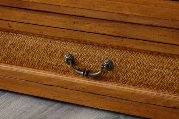 Kingston details - drawer